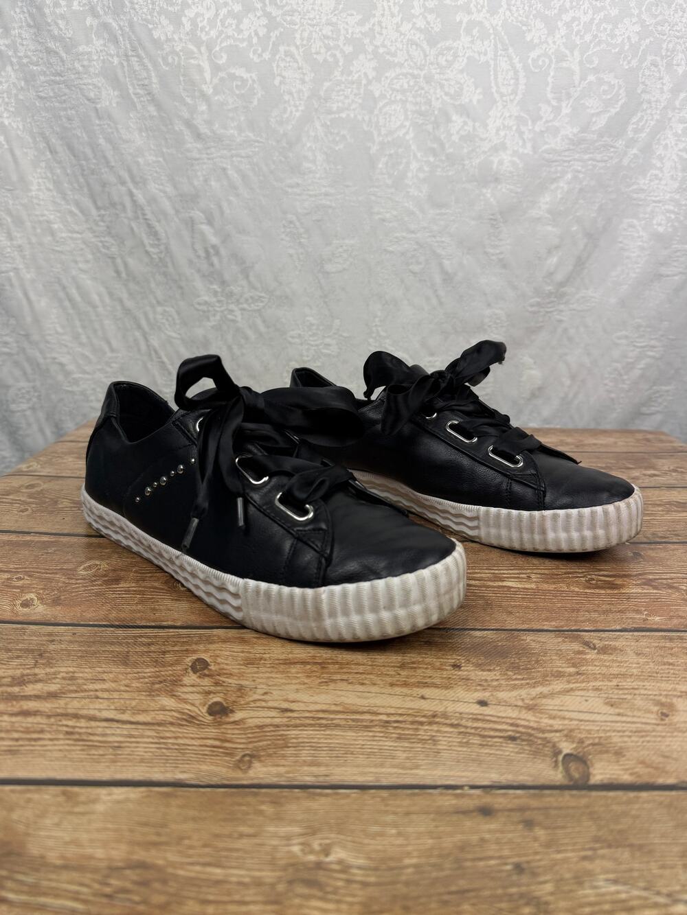 Restricted Women's Black Lace Up Sneakers Ribbon Bow Platform Shoes Size‎ 9